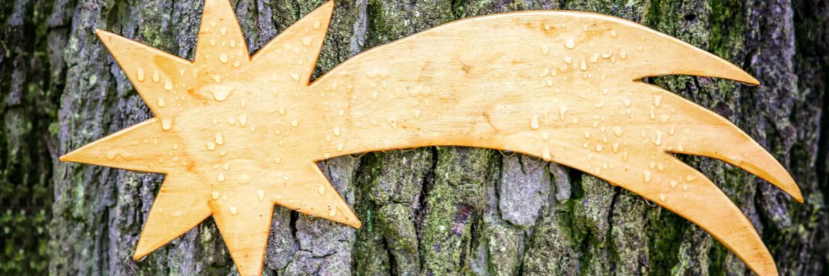 Stern mit Schweif aus Holz